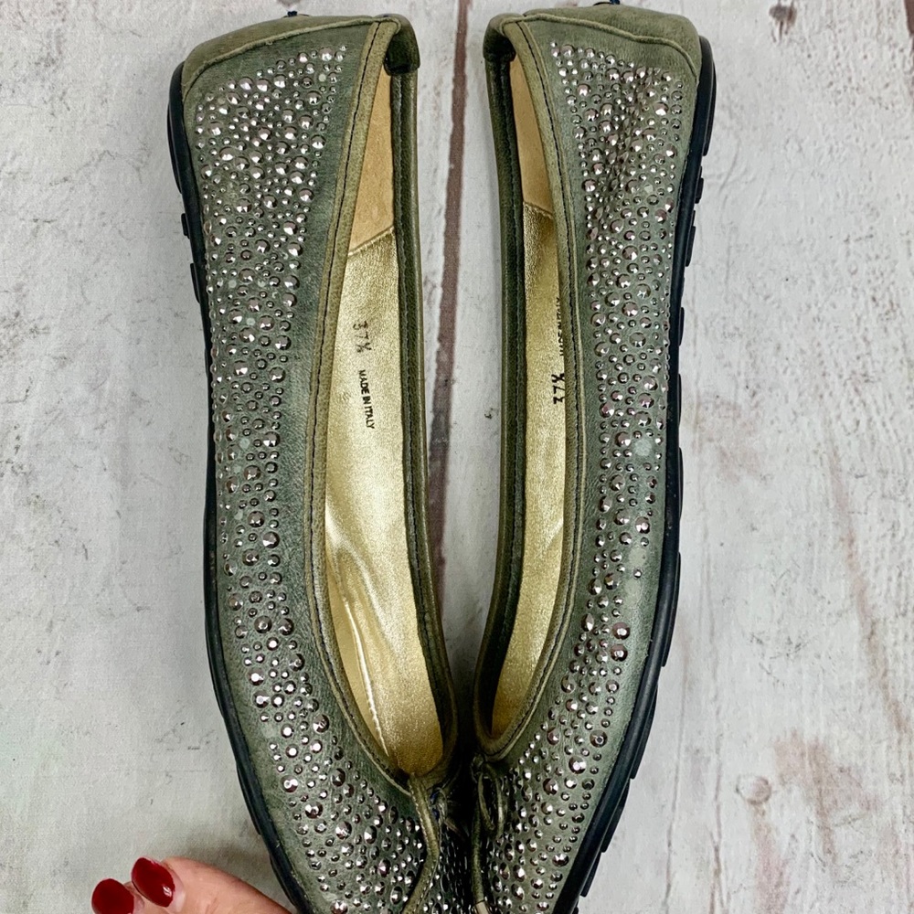 JIMMY CHOO gray flats 371/2 (71/2) bejeweled w/bow - Picture 6 of 7